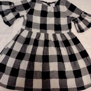 Little girl black and white dress,size 5T
